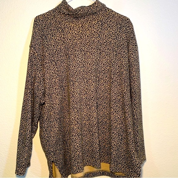 Jones New York Sport Turtleneck Mockneck Patterned Tan Black Long Sleeve Shirt - Picture 2 of 12